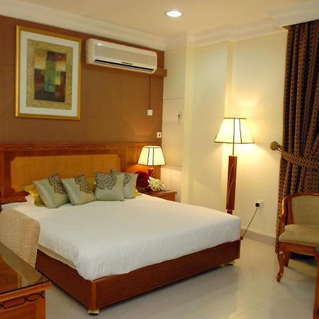 Al Muntazah Plaza Hotel Доха Екстер'єр фото