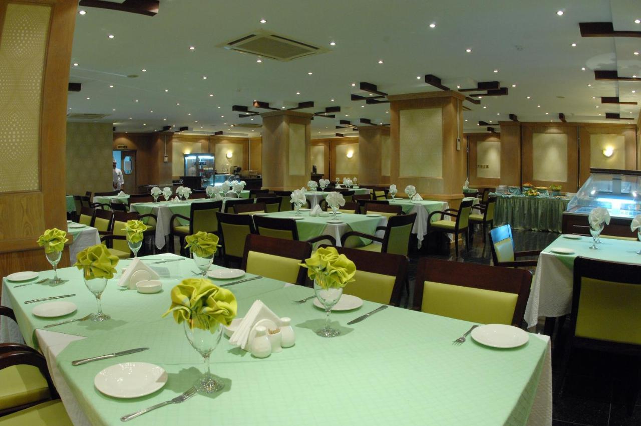 Al Muntazah Plaza Hotel Доха Екстер'єр фото