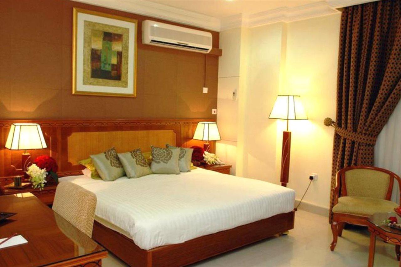Al Muntazah Plaza Hotel Доха Екстер'єр фото